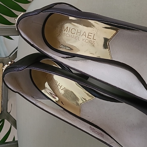 Michael Kors Hamilton Shoes ❤️ - Picture 5 of 10